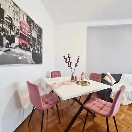 בוקרשט Holiday Apartments Piata Romana With Balcony מראה חיצוני תמונה