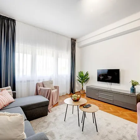 בוקרשט Holiday Apartments Piata Romana With Balcony מראה חיצוני תמונה