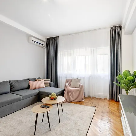 בוקרשט Holiday Apartments Piata Romana With Balcony מראה חיצוני תמונה