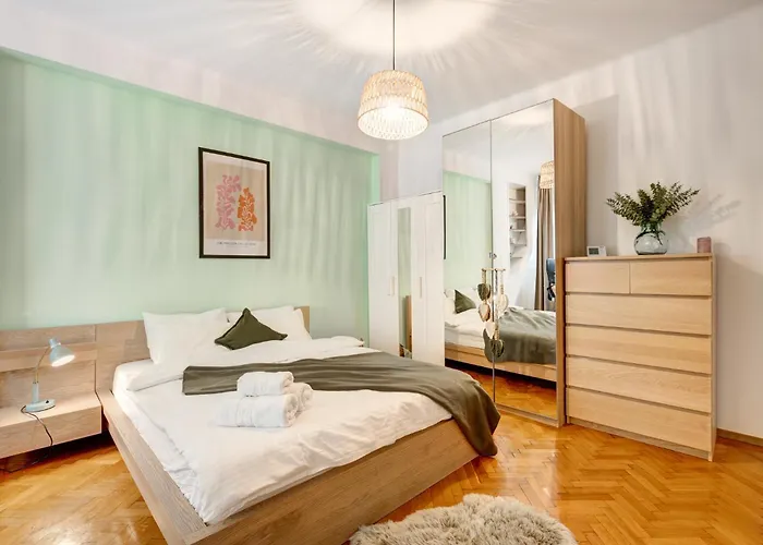 Holiday Apartments Piata Romana With Balcony