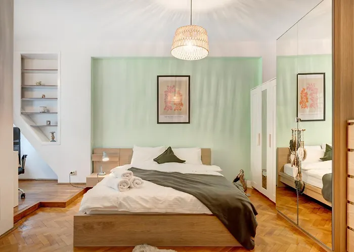 Holiday Apartments Piata Romana With Balcony