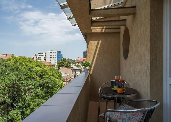 Holiday Apartments Piata Romana With Balcony