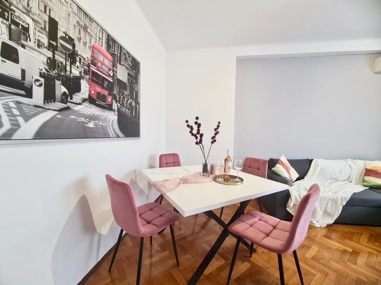 Apartament Piata Romana With Balcony