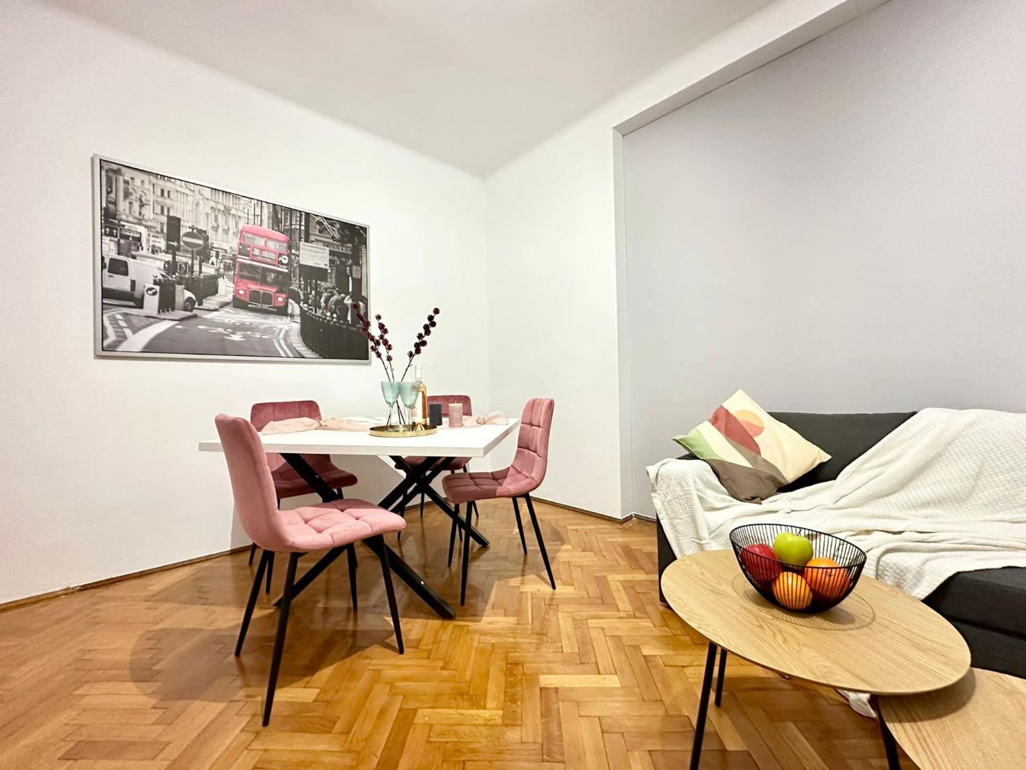 דירה Piata Romana With Balcony בוקרשט