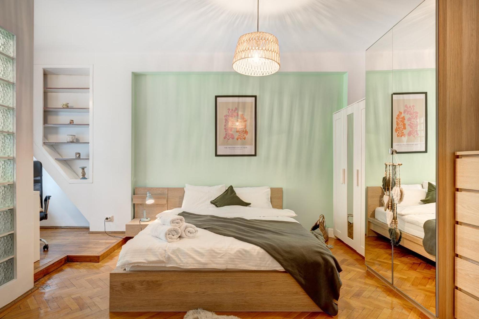 Piata Romana With Balcony דירה *