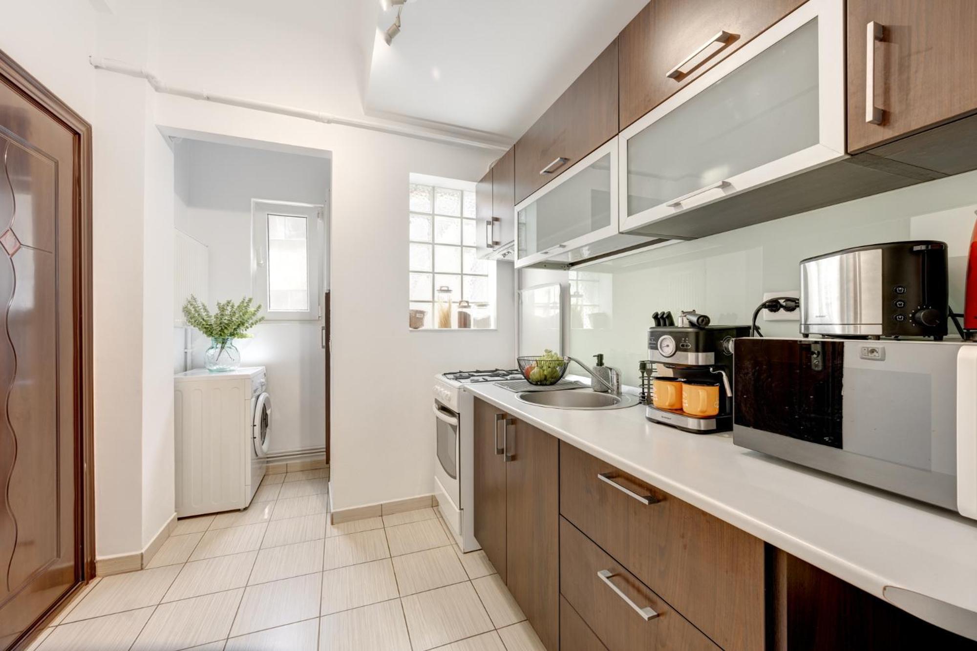 Piata Romana With Balcony Apartament